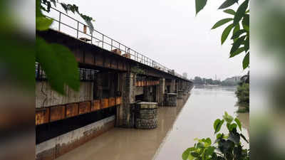 दिल्ली-हरियाणा के बीच बाढ़ विवाद खत्म करने की कवायद, ITO बैराज पहुंची जांच टीम, खुले 32 में 30 गेट