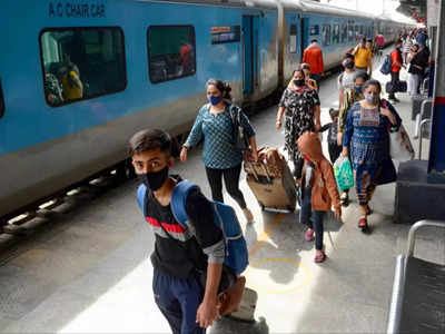 Railway Luggage Rule: रेल्वेने प्रवास करताय? सोबत जास्तीचं सामान घेण्याआधी नियम समजून घ्या, नाहीतर बसेल दंड