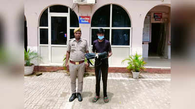 सिम बदल-बदलकर लड़कियों को भेजता था अश्लील मैसेज, Noida में 22 आधार कार्ड के साथ गिरफ्तार हुआ मजनू