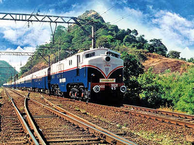 Railway News : रेल्वे प्रवाशांसाठी महत्त्वाची बातमी: मुंबई-पुण्यादरम्यान धावणाऱ्या या ५ एक्स्प्रेस रद्द