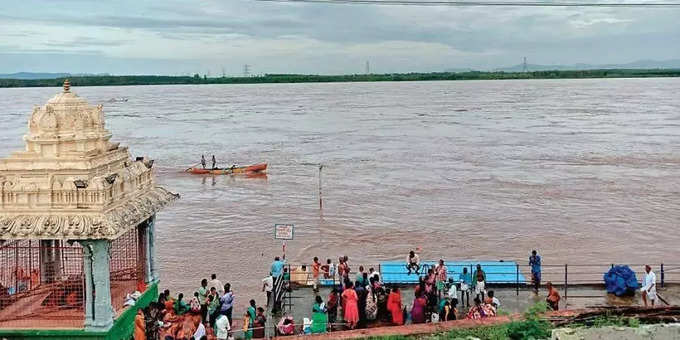 గోదావరి ప్రమాద హెచ్చరిక