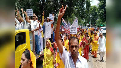 कर्नाटक में जैन मुनि की हत्या के विरोध में ललितपुर में सड़क पर उतरे हजारों लोग, CBI जांच और फांसी की मांग