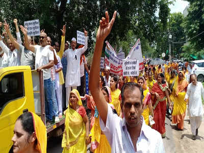 कर्नाटक में जैन मुनि की हत्या के विरोध में ललितपुर में सड़क पर उतरे हजारों लोग, CBI जांच और फांसी की मांग