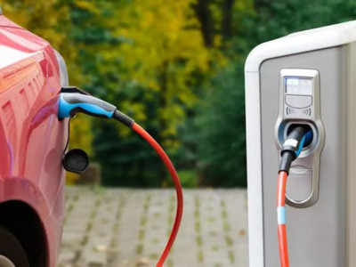 इलेक्ट्रिक वाहनाचे चार्जिंग महागणार; सरकार आता वाहन मालकाकडून 18% जीएसटी आकारणार