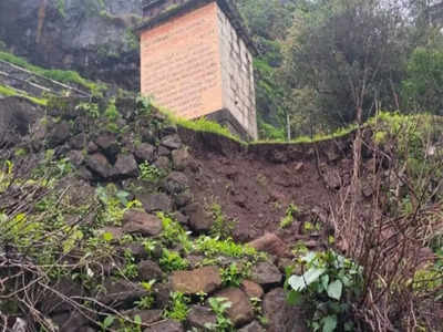 Satara News: साताऱ्यातील सज्जनगडावरील गायमुख मंदिराच्या पायाचा भराव खचला; मंदिराला मोठा धोका