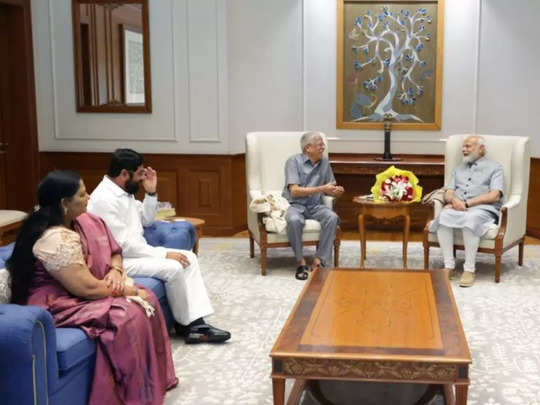 Eknath Shinde Delhi Visit: महाराष्ट्र में सियासी शोर के बीच पीएम मोदी से  परिवार संग मिले सीएम शिंदे, क्या है दांव? - maharashtra cm eknath shinde  along with his family members met