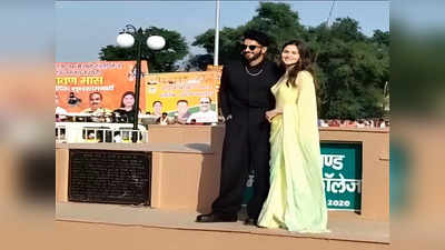 Ranveer Singh Alia Bhatt: फिल्म रॉकी और रानी के प्रचार के लिए अभिनेता रणवीर सिंह और आलिया भट्ट पहुंचे बरेली, दिए पोज