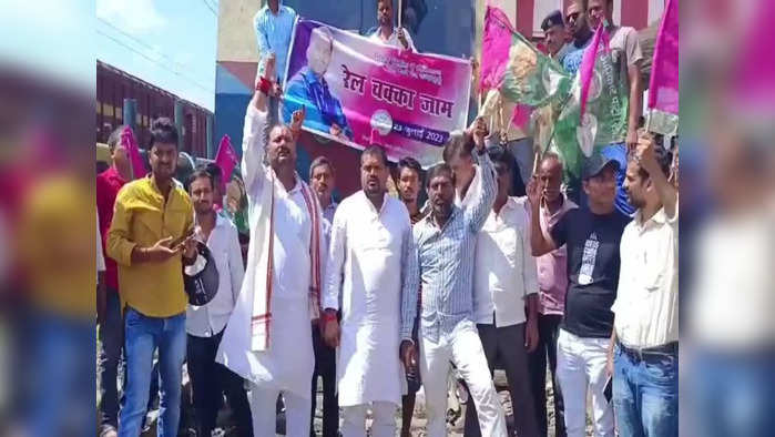 Bihar: गया में जाप नेताओं ने ट्रेन रोक किया प्रदर्शन, मणिपुर हिंसा और बिहार में शिक्षक बहाली को लेकर आंदोलन