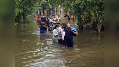 Ghaziabad News Today Live: हिंडन में बाढ़ से आई आफत, गाजियाबाद में गले तक भरे पानी से घर छोड़ निकले लोग