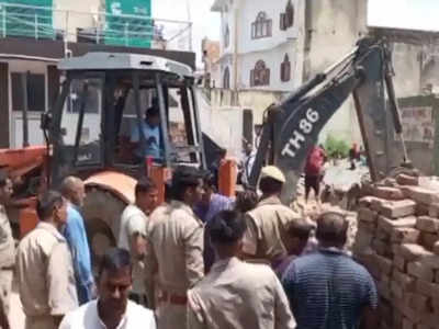 Amroha Wall Collapsed: अमरोहा में सिनेमाघर का लिंटर गिरा, दो मजदूरों की मौत, 4 अभी भी मलबे में दबे