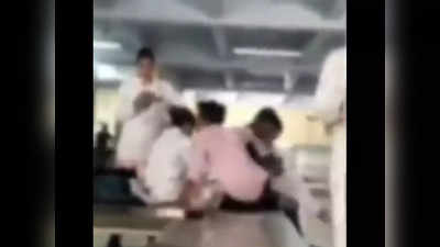 Shahjahanpur मेडिकल कालेज में छात्रा से अश्लील हरकतें करते छात्र का वीडियो वायरल, जांच जारी