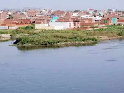 Hindon River: नोएडा में बाढ़ का अलर्ट, हिंडन नदी किनारे से 200 लोगों को रेस्क्यू किया गया