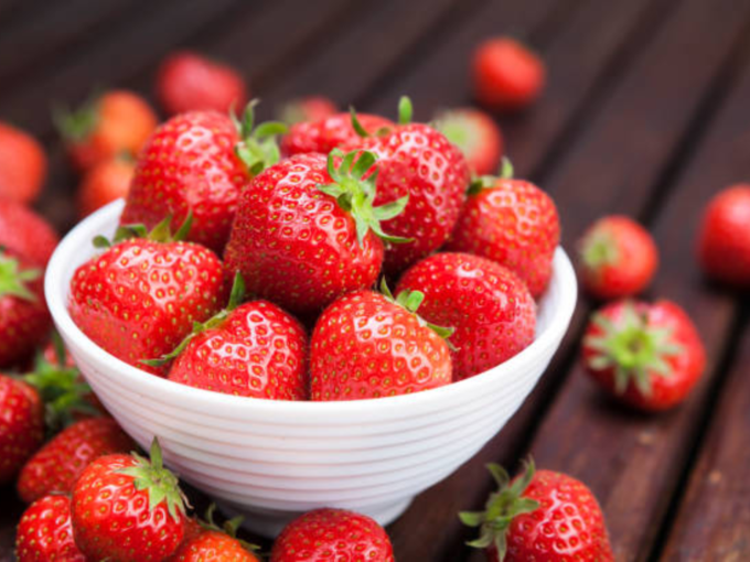 स्ट्रॉबेरी देईल पांढरे शुभ्र दात