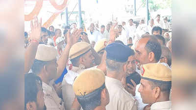 हरियाणा: बीजेपी के पन्ना प्रमुख सम्मेलन में हंगामा, कृष्णपाल गुर्जर और ओपी धनखड़ को रोकना पड़ा भाषण