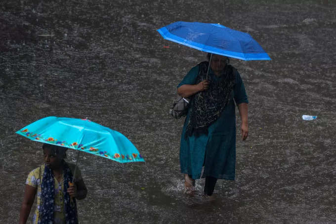 भारी बारिश से इन जगहों पर लोग परेशान