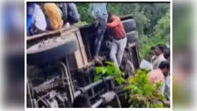 Buldhana ST Bus Accident : बुलढाण्यात एसटीचा अपघात, ५५ प्रवाशांची बस घाटात पलटी