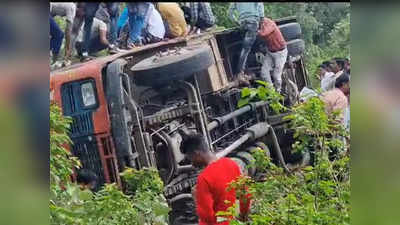 56 यात्रियों को ले जा रही बस पलटी, महाराष्ट्र के बुलढाणा में फिर हुई भीषण दुर्घटना, 10 घायल