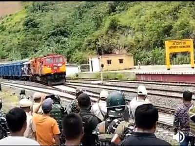Maharashtra News: ट्रेन के 6 डिब्बों में भरकर नासिक से मणिपुर क्यों भेजी गई प्याज? वजह जान लीजिए