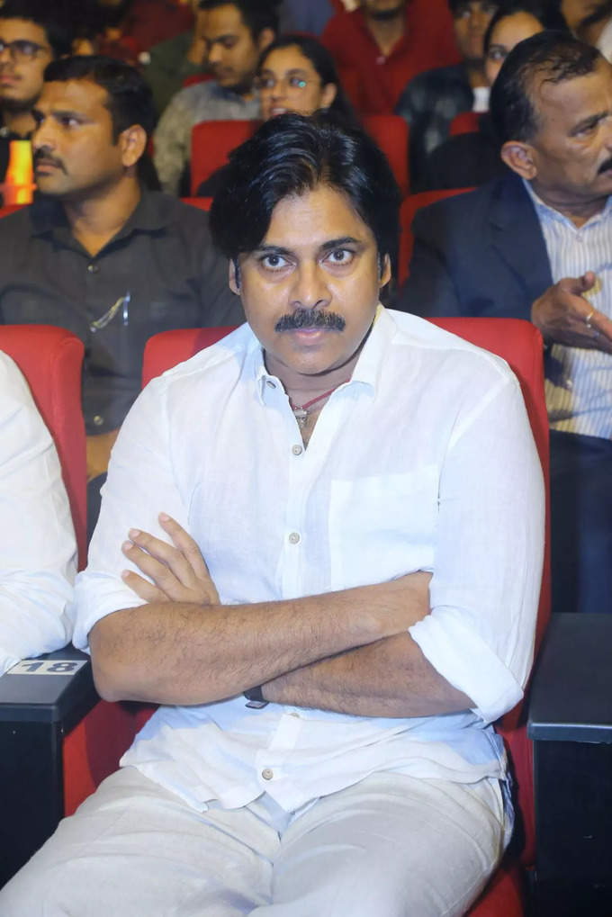 ‘బ్రో’ ప్రీరిలీజ్ ఈవెంట్‌లో కొత్తగా కనిపించిన పవన్ కళ్యాణ్