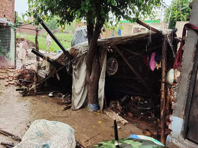हरियाणा में बारिश का कहर जारी, पानीपत में झग्गी में सो रहे परिवार पर गिरी ईंटों की दीवार, बाप-बेटे की मौत
