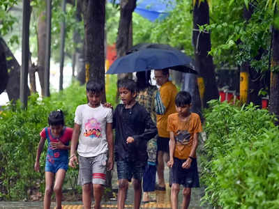 झमाझम बारिश से पानी-पानी हुआ दिल्ली-NCR, सड़कों पर लगा भीषण जाम, जानिए वीकेंड पर कैसा रहेगा मौसम