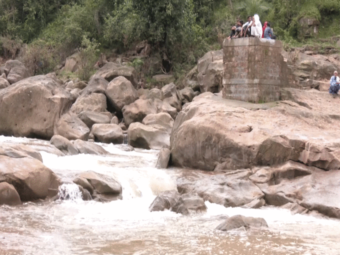 ​अस्पताल जाने का भी रास्ता नहीं​