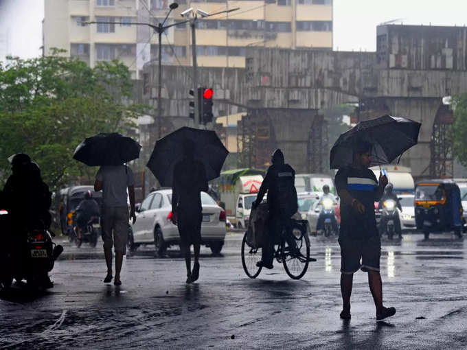 मुंबई : बारिश का रेड अलर्ट, स्कूल और कॉलेज बंद