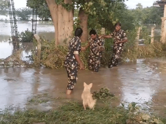 ​रेस्क्यू के काम में लगी थी पुलिस​