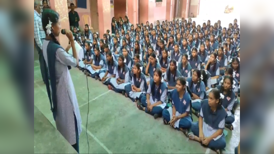 புதுச்சேரியில் Bagless day- துள்ளி குதித்து பள்ளிக்கு வந்த மாணவர்கள்!