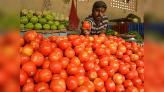 நெல்லையில் தக்காளி விலை குறைவு.. கிராம் கணக்கில் தக்காளியை வாங்கிச் செல்லும் சூழல்..