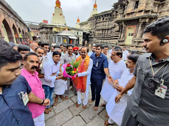 అంబాబాయి ఆలయంలో సీఎం కేసీఆర్ ప్రత్యేక పూజలు