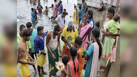 சேலம் ஆடிப்பெருக்கு கொண்டாட்டம்... காவிரி ஆற்றுக்கு படையெடுத்த மக்கள்!