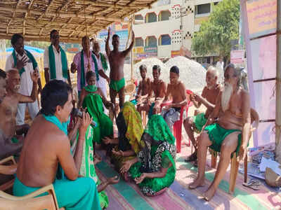 விவசாயிகள் 7- வது நாளாக ஒப்பாரி வைத்து நூதன முறையில் போராட்டத்தில் ஈடுபட்டனர்