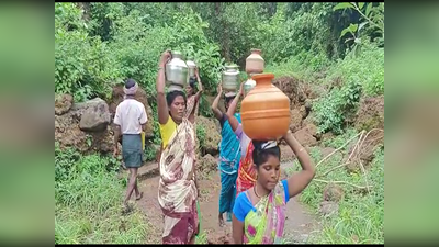 भय इथले संपत नाही! गावात ना लाईट ना शाळा; अळ्यायुक्त दूषित पाणी पिण्याची गावकऱ्यांवर वेळ
