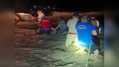 Dehradun News: उत्तराखंड में बारिश का कहर जारी, सारना नदी में अचानक बढ़े पानी में फंसे कई लोग