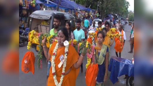 ஆடி கிருத்திகை; பழனியில் மூன்று மணி நேரம் வரிசையில் சென்று சாமி தரிசனம் செய்த  பக்தர்கள்!