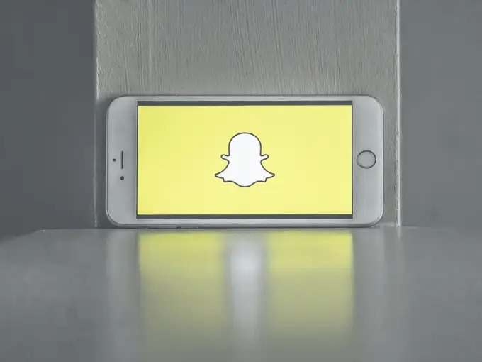 <strong>Snapchat: </strong>