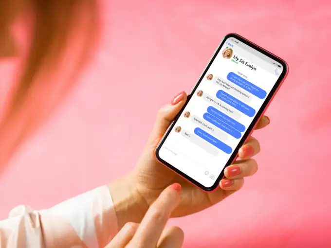 <strong>Facebook Messenger:</strong>