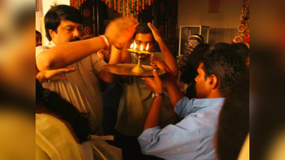Puja Aarti: ಒಂದು ಕೈಯಿಂದ ಆರತಿಯನ್ನು ತೆಗೆದುಕೊಳ್ಳುವುದು ಸರಿಯೇ..? ತಪ್ಪೇ.?