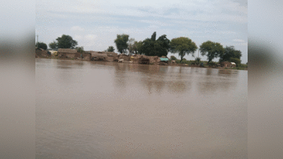 Ayodhya Flood: लगातार बारिश से उफनाई सरयू, जलस्तर खतरे के निशान के पार, दो दर्जन गांवों में बाढ़ का खतरा