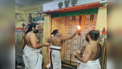 காஞ்சி...வரதராஜ பெருமாள் கோவில்; 32 கிலோ வெள்ளி கதவு செய்து வைத்த பக்தர்!