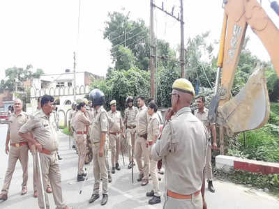 Sultanpur News: सुलतानपुर में अधिवक्ता की हत्या करने वाले आरोपी के घर चला बुलडोजर