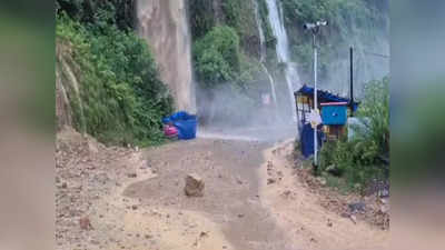 Himachal Mausam: सड़कें हुई दो फाड़, खेत जलमग्न... हिमाचल के हमीरपुर में कुनाह खड्ड उफान पर