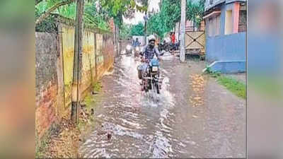 Darbhanga News Live Today: जलजमाव से दरभंगा के लोग परेशान, नगर निगम पम्पसेट लगाकर निकालने में लगा पानी