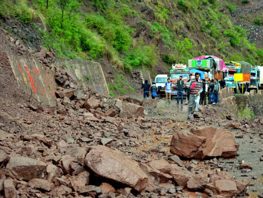 Himachal Cloud Burst : हिमाचल में तबाही का दौर जारी, बादल फटने से 7 की मौत, दो घर और एक गौशाला बहे 1 Himachal Cloud Burst