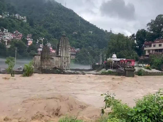 ​जुलाई की बाढ़ में भी डूबा था मंदिर