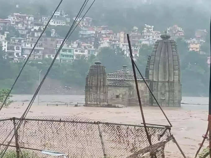 ​​शिमला में भारी तबाही, शिव मंदिर में फंसे लोग