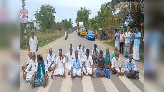 குருவை இடுபொருட்கள் வழங்காமல் அலைகழிப்பு  - சீர்காழியில் விவசாயிகள் சாலை மறியல்