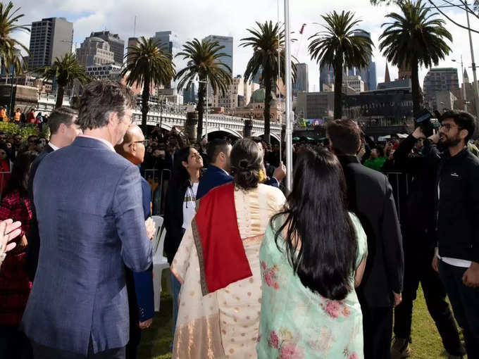 Shabana azmi national flag