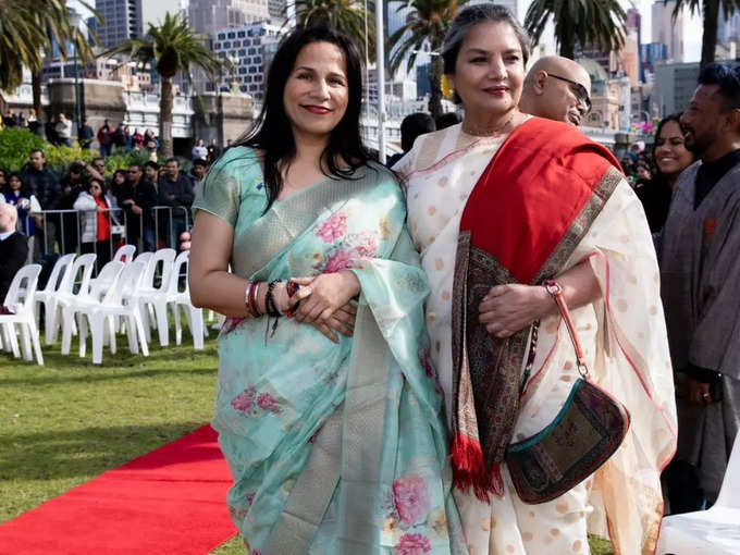 Shabana azmi national flag